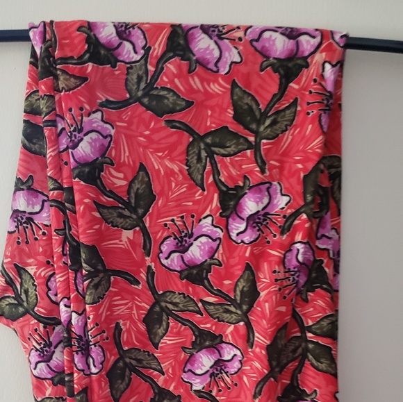 Lularoe Tall/Curvy Leggings - Picture 1 of 1